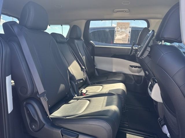 2024 Kia Carnival SX